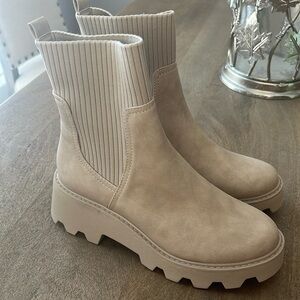 DV Dolce Vita Women’s Villa Chelsea Boot